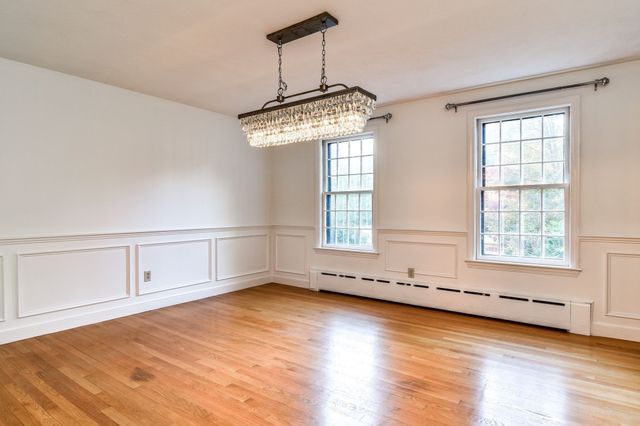 15 Juniper Ln, Dover, MA 02030