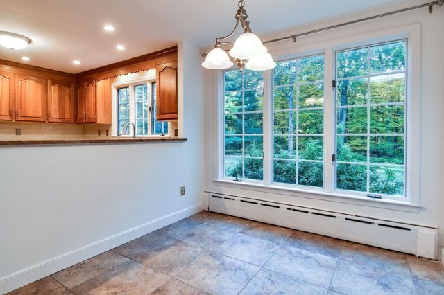 15 Juniper Ln, Dover, MA 02030