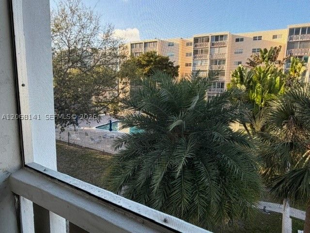 901 NE 14th Ave 305, Hallandale Beach, FL 33009