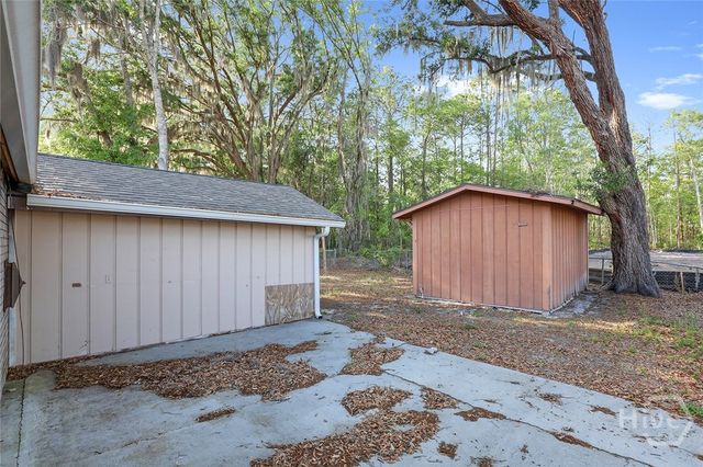 128 Cherokee Cir, Hinesville, GA 31313
