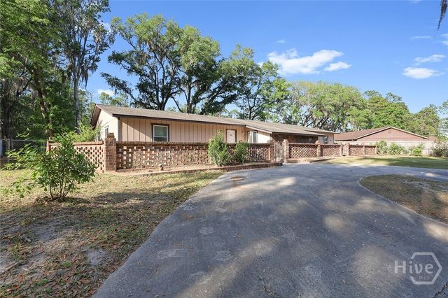 128 Cherokee Cir, Hinesville, GA 31313