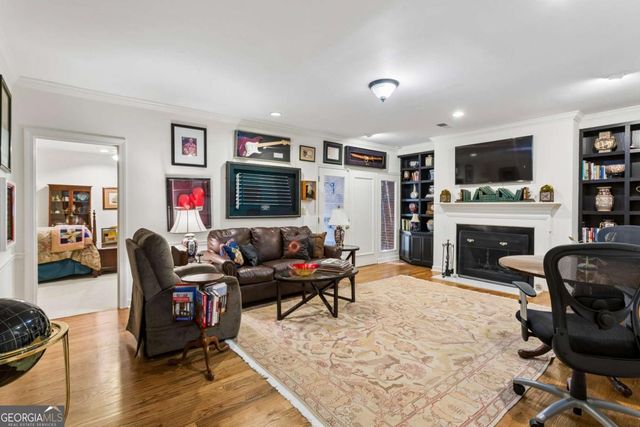 3685 Peachtree Road NE 16, Atlanta, GA 30319