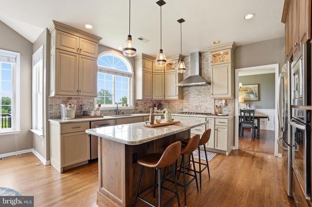 5266 WINDTREE DR, Doylestown, PA 18902