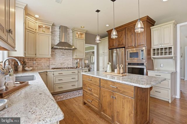 5266 WINDTREE DR, Doylestown, PA 18902