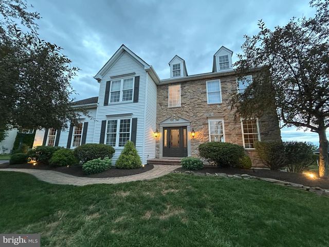 5266 WINDTREE DR, Doylestown, PA 18902