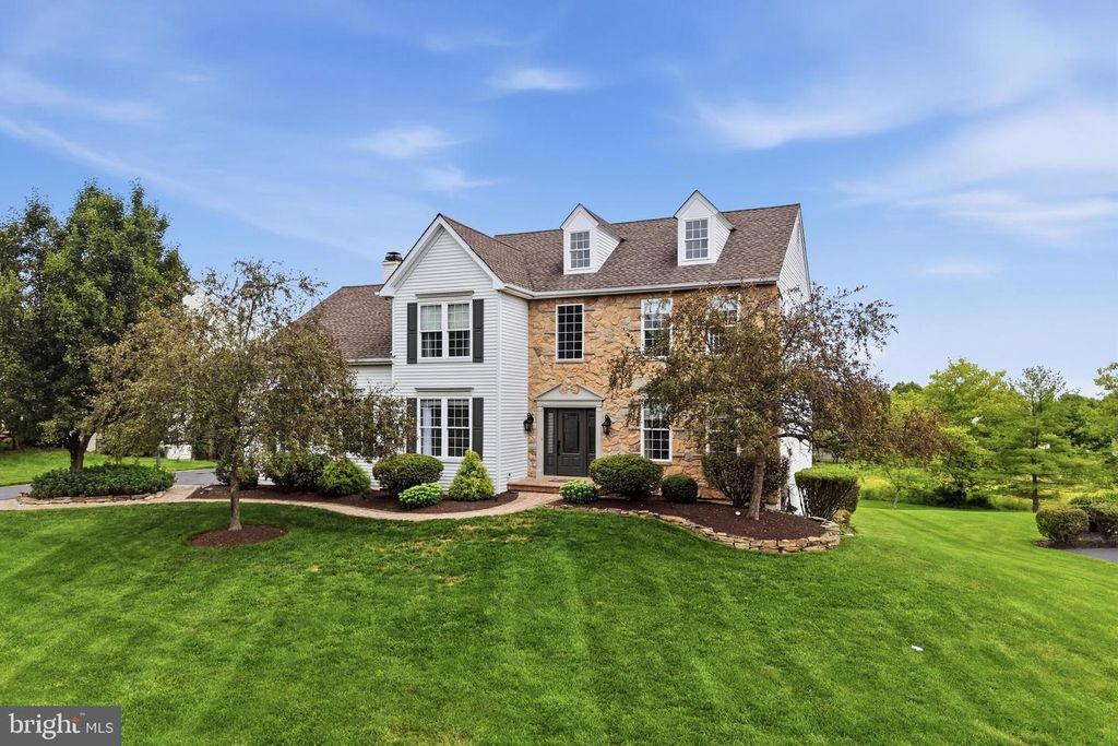 5266 WINDTREE DR, Doylestown, PA 18902
