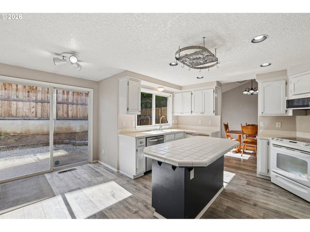 22240 Sw MARTINAZZI Ave, Tualatin, OR 97062