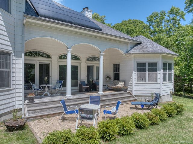 78 Channing Cross, Hampton Bays, NY 11946