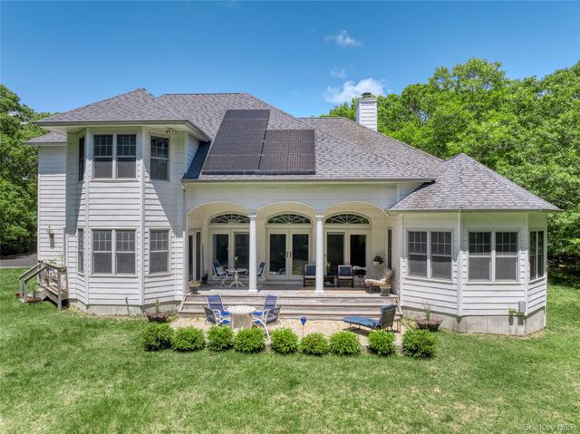 78 Channing Cross, Hampton Bays, NY 11946