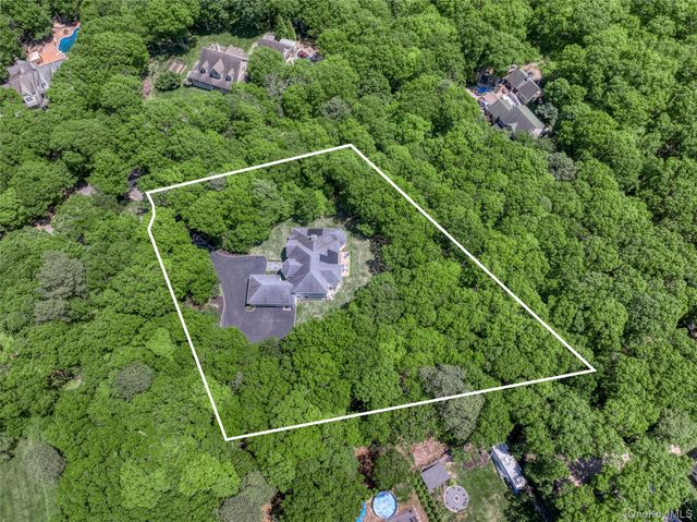 78 Channing Cross, Hampton Bays, NY 11946
