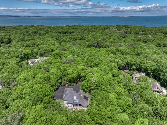78 Channing Cross, Hampton Bays, NY 11946
