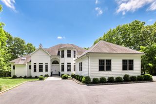 78 Channing Cross, Hampton Bays, NY 11946