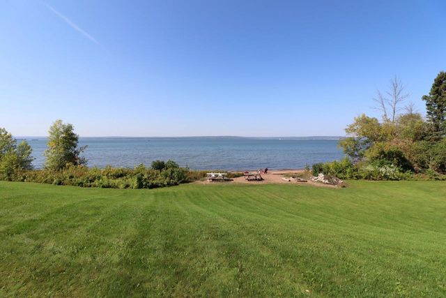 2729 Lake Shore Dr E, Ashland, WI 54806