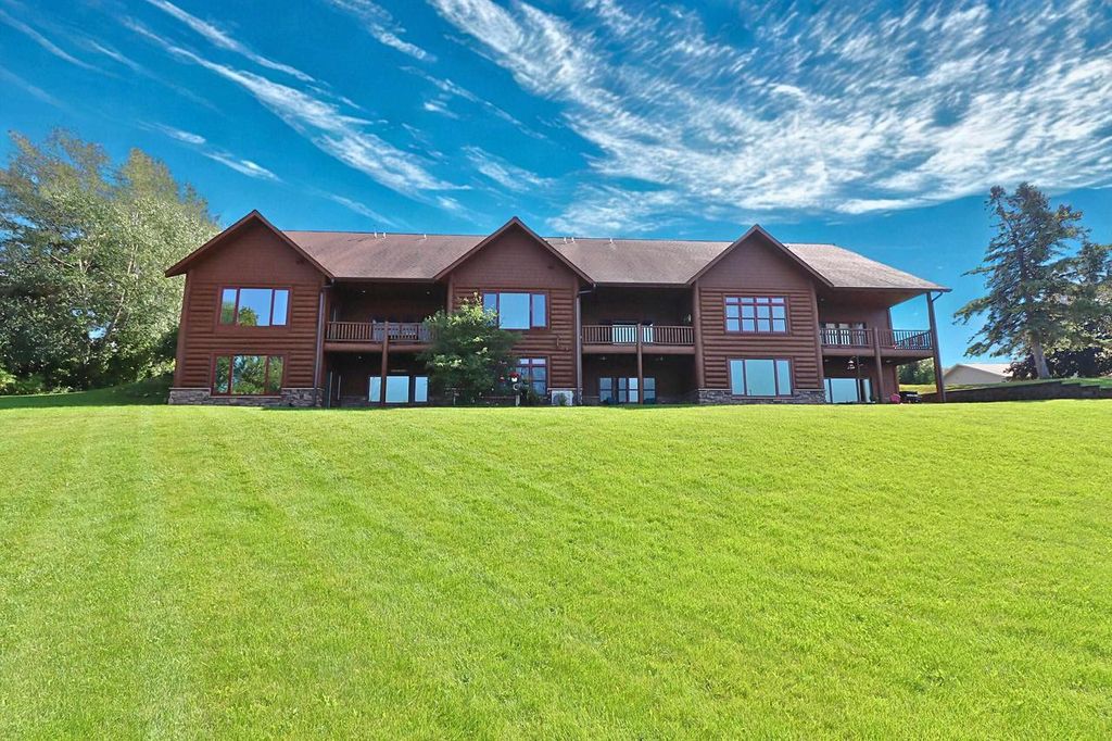 2729 Lake Shore Dr E, Ashland, WI 54806