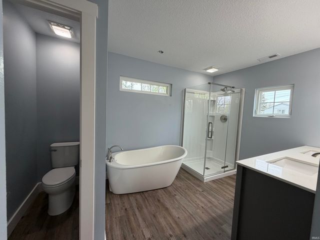 1049 Oak Street, Huntington, IN 46750