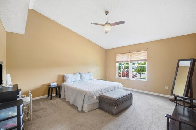 692 Crofton Loop, Delaware, OH 43015
