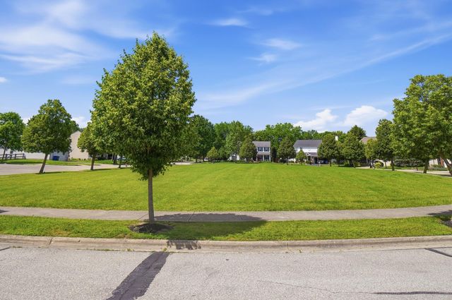 692 Crofton Loop, Delaware, OH 43015