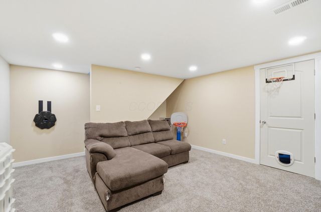 692 Crofton Loop, Delaware, OH 43015