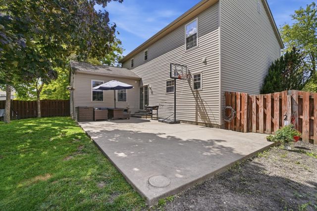 692 Crofton Loop, Delaware, OH 43015