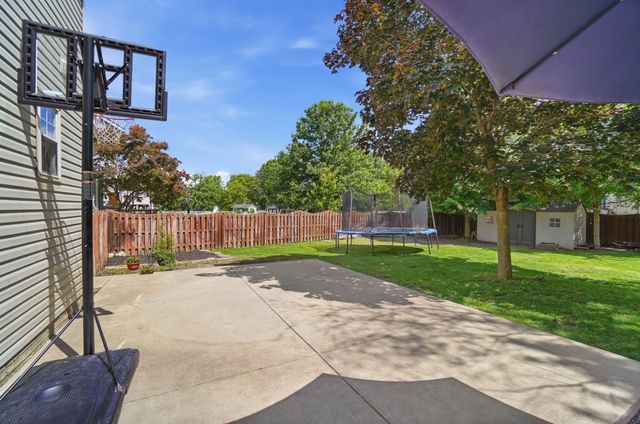 692 Crofton Loop, Delaware, OH 43015
