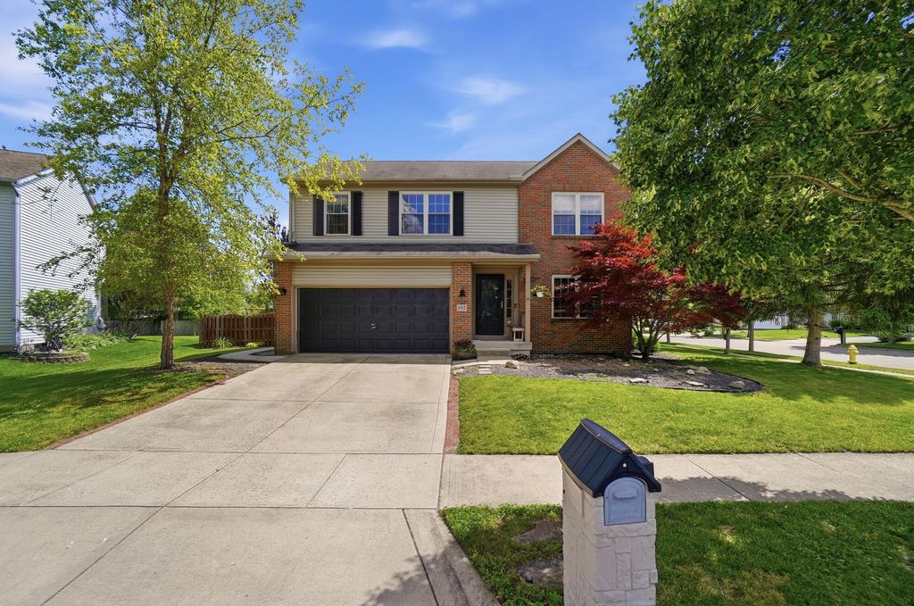 692 Crofton Loop, Delaware, OH 43015