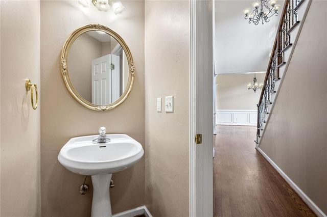 395 Amberbrook Circle, Grayson, GA 30017