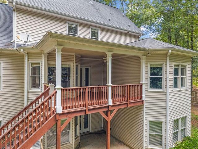 395 Amberbrook Circle, Grayson, GA 30017