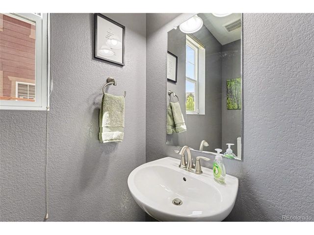 7602 S Yakima Ct, Aurora, CO 80016