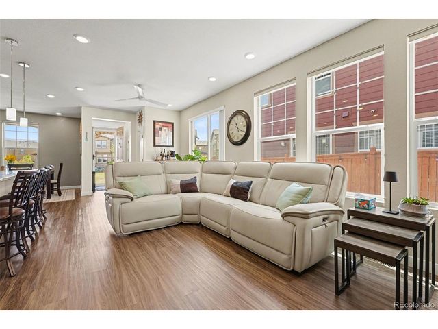 7602 S Yakima Ct, Aurora, CO 80016