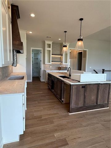 18500 Pawnee Lane, Overland Park, KS 66085