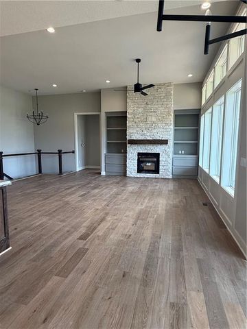 18500 Pawnee Lane, Overland Park, KS 66085