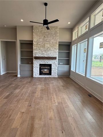 18500 Pawnee Lane, Overland Park, KS 66085