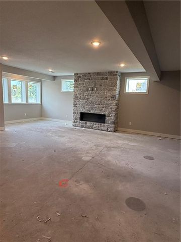 18500 Pawnee Lane, Overland Park, KS 66085