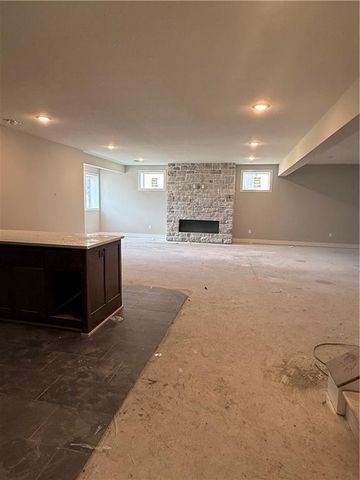 18500 Pawnee Lane, Overland Park, KS 66085