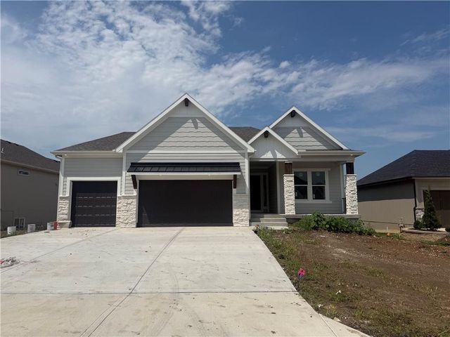 18500 Pawnee Lane, Overland Park, KS 66085