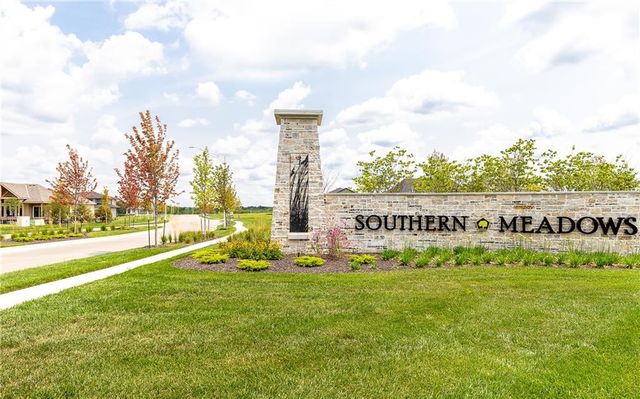 18500 Pawnee Lane, Overland Park, KS 66085
