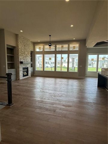 18500 Pawnee Lane, Overland Park, KS 66085