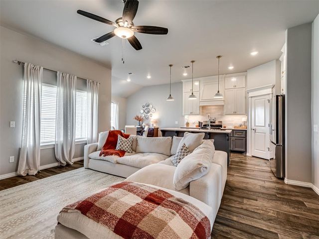 629 Dodge Court, Yukon, OK 73099