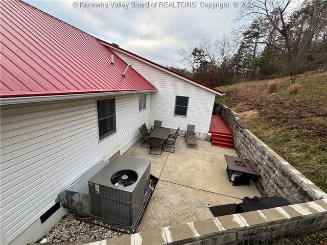 110 & 108 Mallory Lane, South Charleston, WV 25309