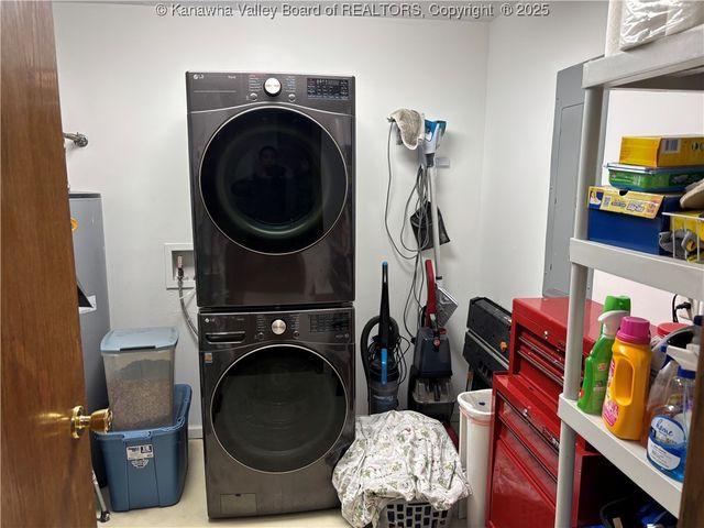 110 & 108 Mallory Lane, South Charleston, WV 25309