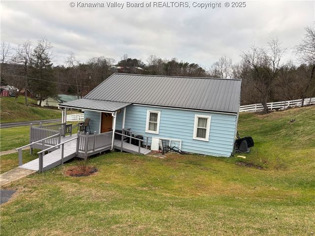 110 & 108 Mallory Lane, South Charleston, WV 25309