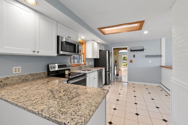 23 Russell St, Peabody, MA 01960