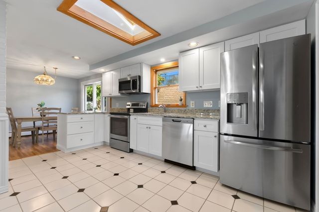 23 Russell St, Peabody, MA 01960