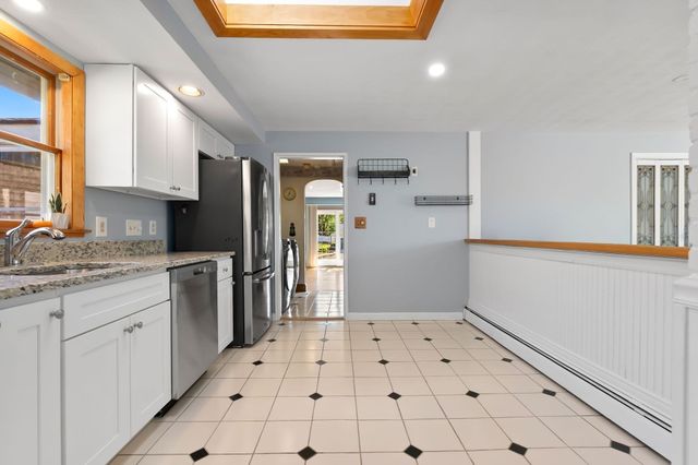 23 Russell St, Peabody, MA 01960