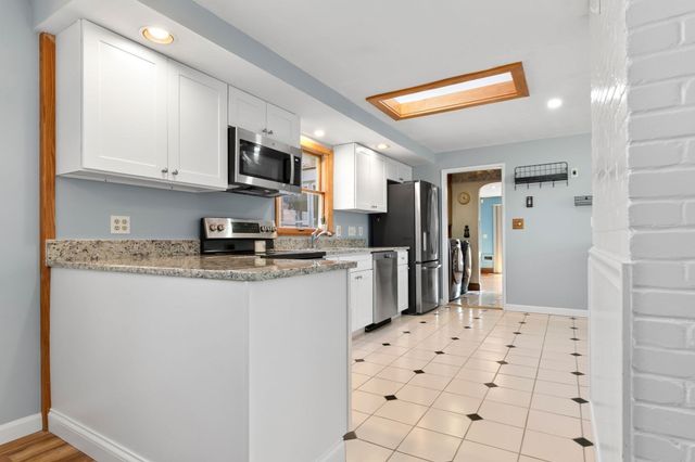 23 Russell St, Peabody, MA 01960