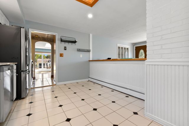 23 Russell St, Peabody, MA 01960