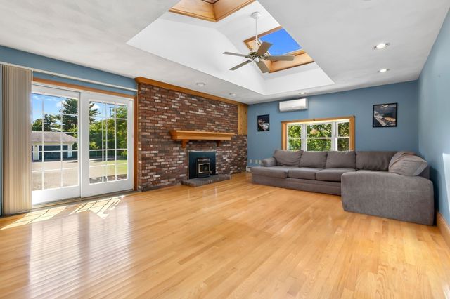 23 Russell St, Peabody, MA 01960
