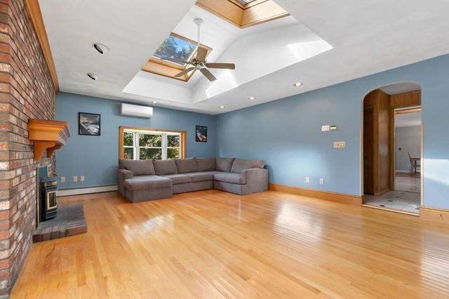 23 Russell St, Peabody, MA 01960
