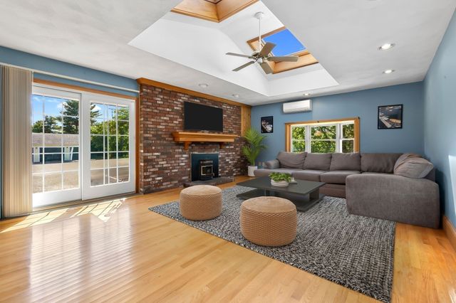 23 Russell St, Peabody, MA 01960
