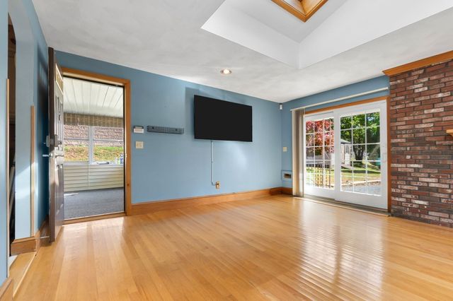 23 Russell St, Peabody, MA 01960